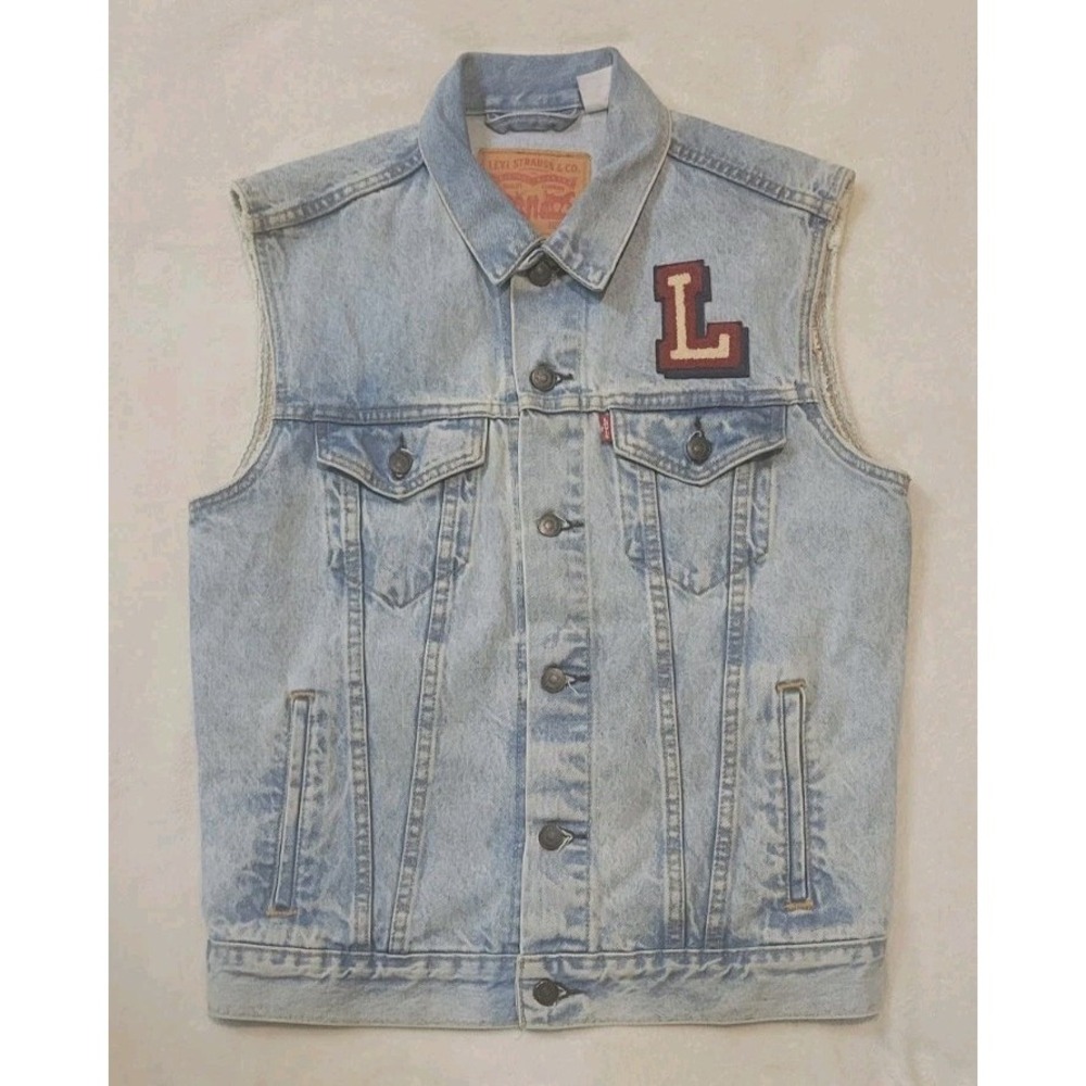 LEVI'S BUTTONDOWN TRUCKER VEST MENS SIZE SMALL WITH CUSTOM VARSITY L PATCH - EUC